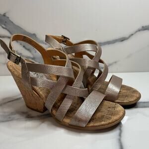 Korks Kork-Ease Wms Gold Metallic Leather Cork Sole Platform Nedra Sandals Sz 8